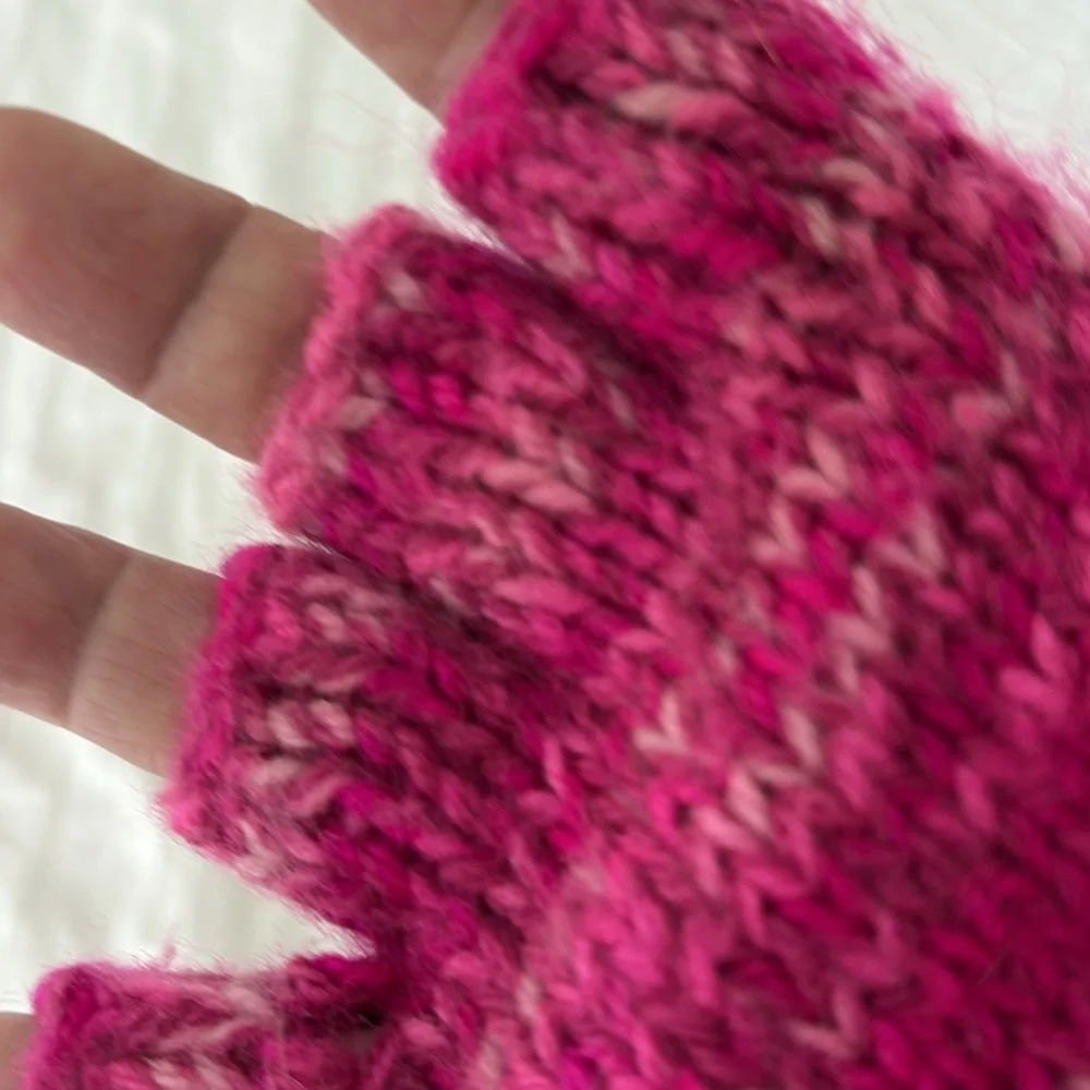 KNIT GLOVES THAT BECOME FINGERLESS